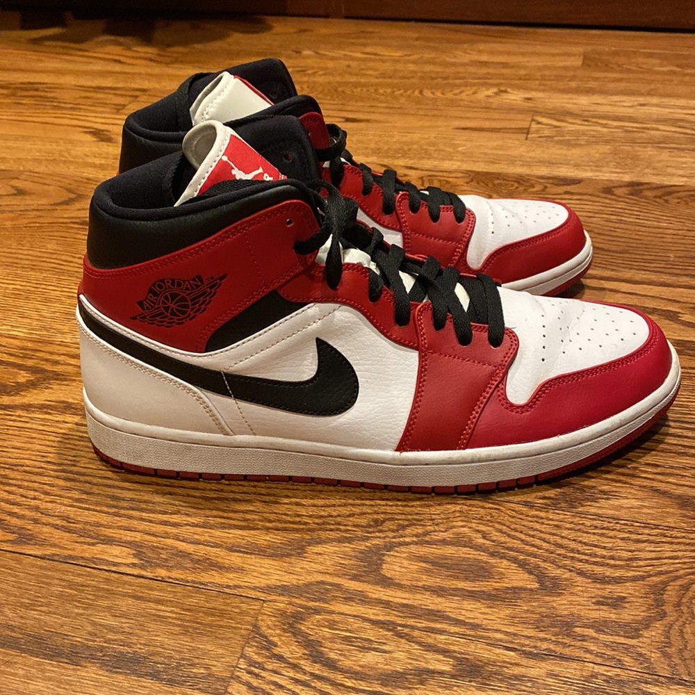 Authentic Air Jordan 1 Mid Chicago. Size men’s 11. Worn once!!